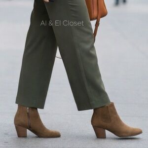 DV by Dolce Vita Collyns Chelsea Ankle Booties Stone Size 8.5 New With Box